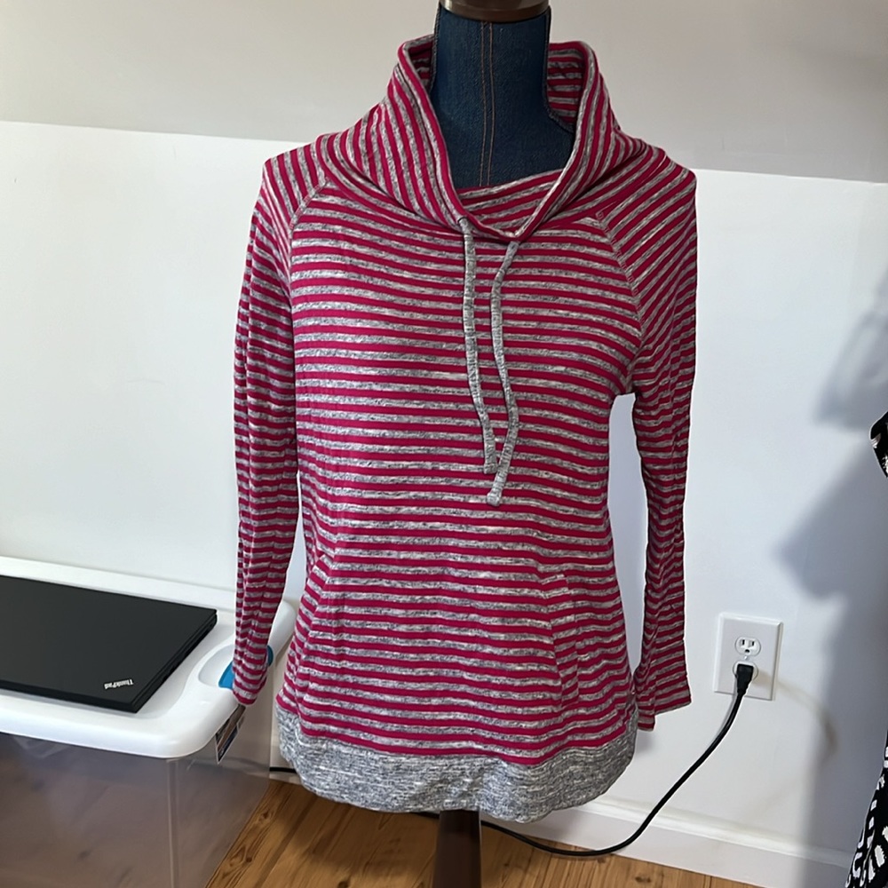 T by Talbots pink and gray funnel neck sweatshirt size small